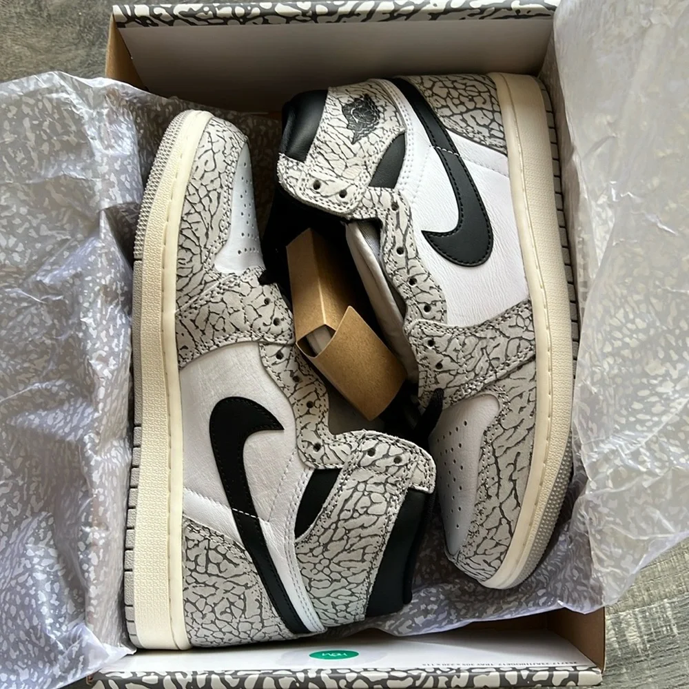 Nike Air Jordan 1 retro high OG NEW WITH BOX - Picture 2 of 10